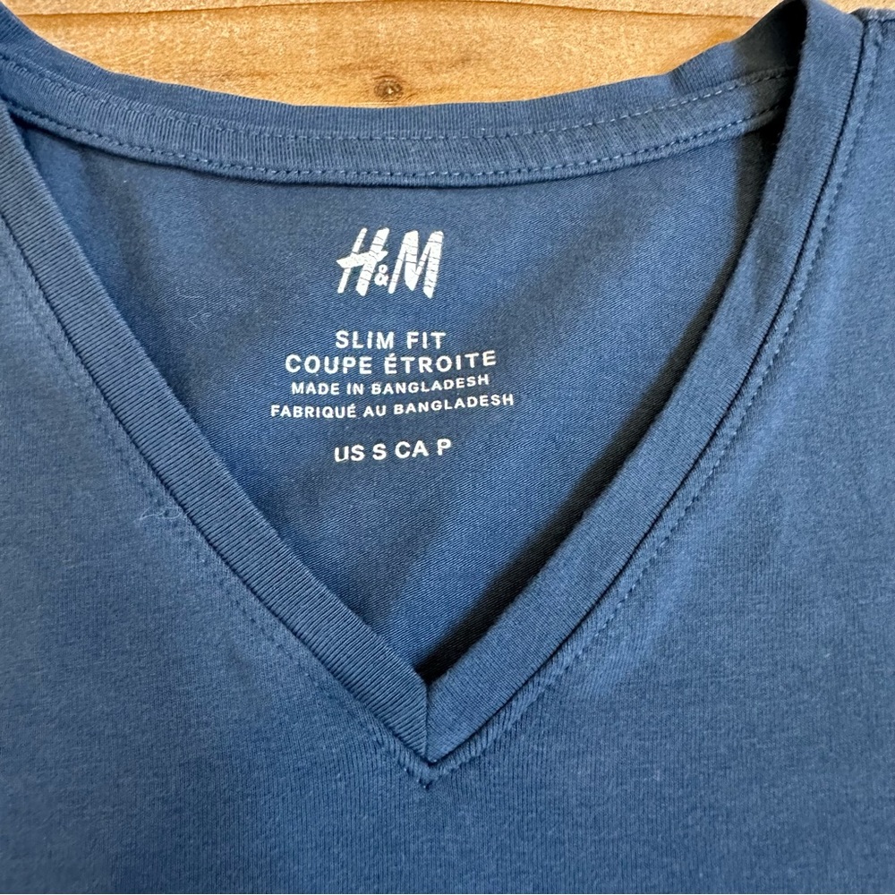 H&M Blue V Neck Tee/T-shirt Men’s Size S - Picture 4 of 6